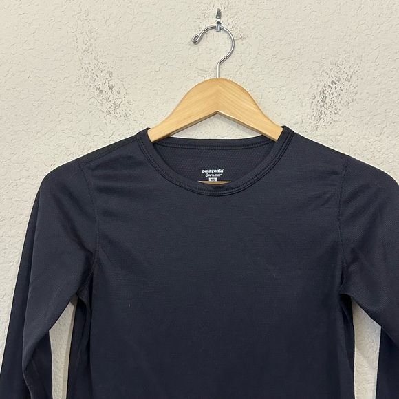 PATAGONIA Capilene Long Sleeve Baselayer T-Shirt Crew Neck in Black - Picture 2 of 9